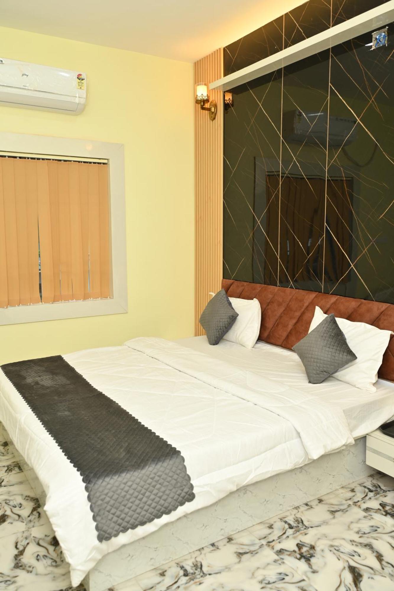 Hotel The Vintage Plaza Baripada Exterior foto