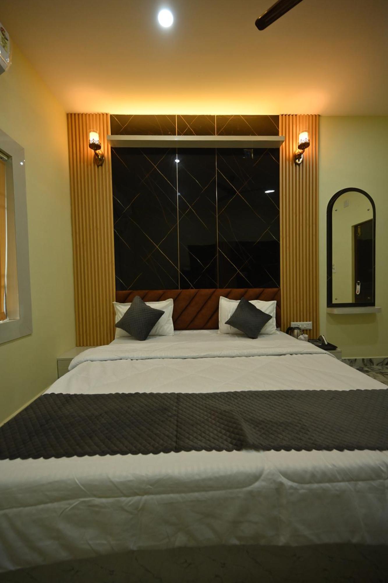 Hotel The Vintage Plaza Baripada Exterior foto